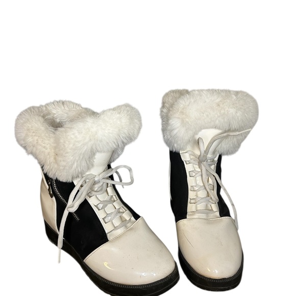 Stylish Women's Black and White Fur-Lined Boots - Picture 10 of 12